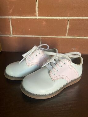 Footmates Cheer Oxford Shoes in Rose and White